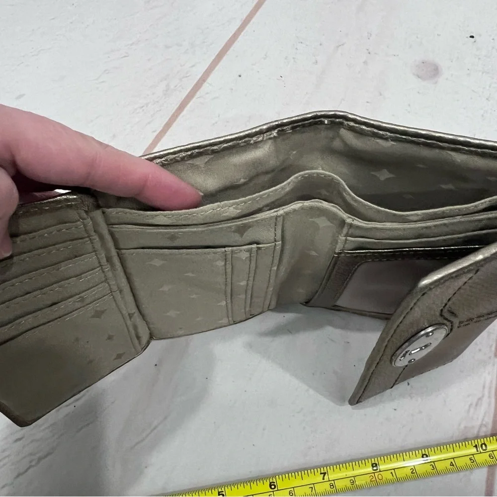 Fossil Golden Bronze Metallic Leather Keyhole Medium Trifold Maddox Wallet